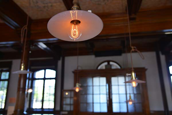 旧日本郵船株式会社小樽支店のエジソン電球